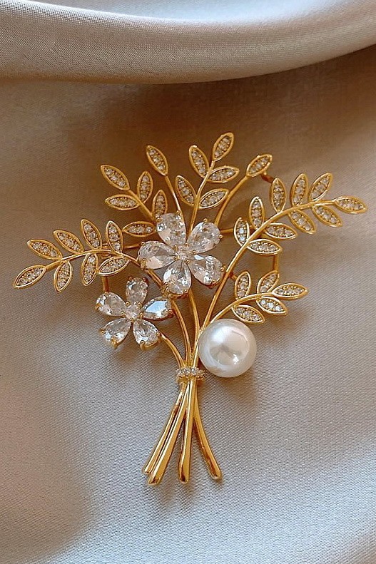 Broche vintage épingle classique rétro strass - Fleur JOSSLYN Broche vintage épingle classique rétro strass - Fleur JOSSLYN