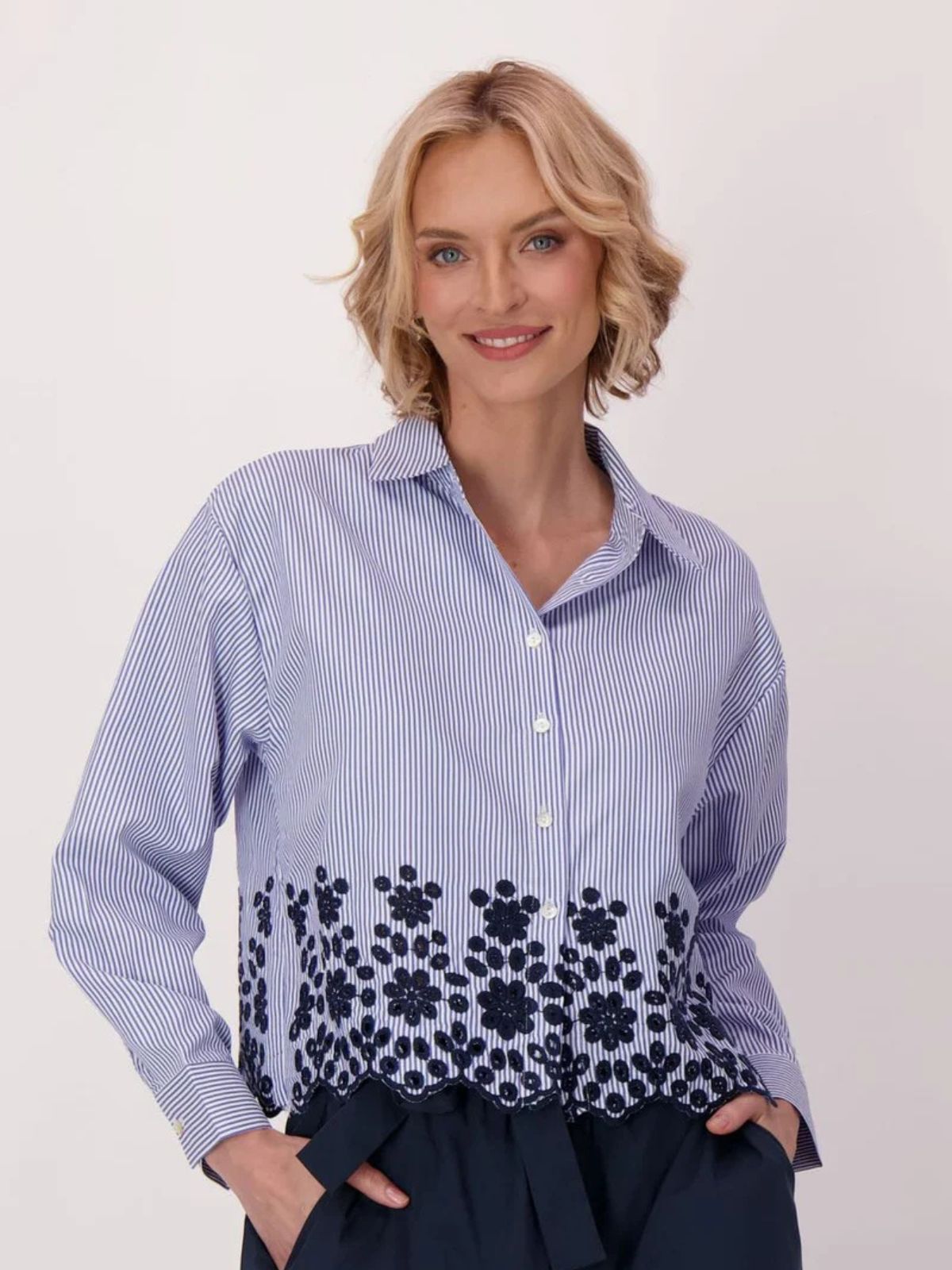 Chemise courte à rayures brodées Gabby Isabella Chemise courte à rayures brodées Gabby Isabella