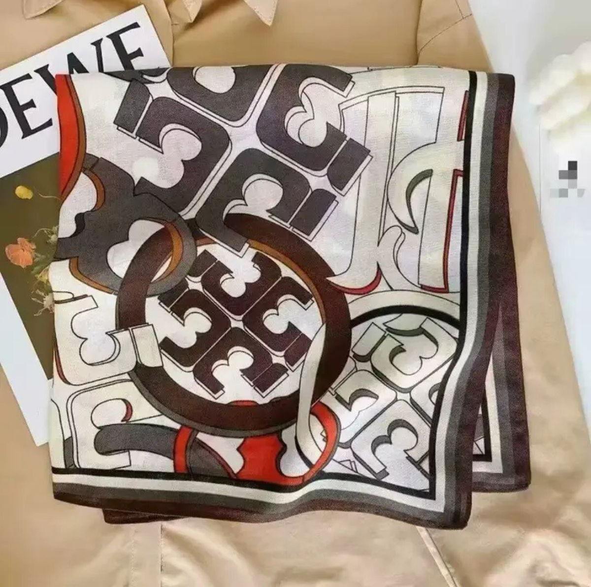 Écharpe à motif LUV & Co Écharpe à motif LUV & Co