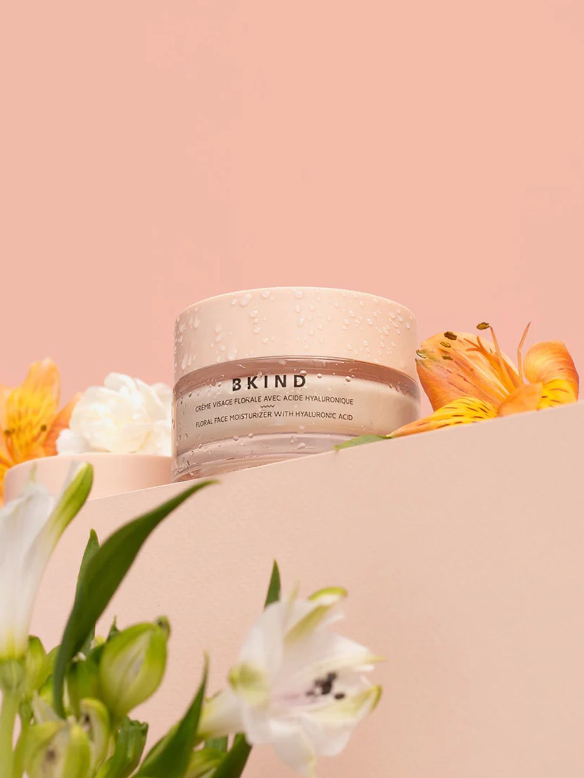 Crème visage florale apaisante et repulpante avec acide hyaluronique BKIND