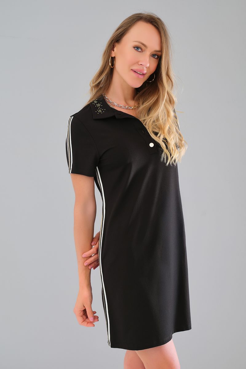 Robe avec col brillant et lignes latéraux sur les côtés Tricotto